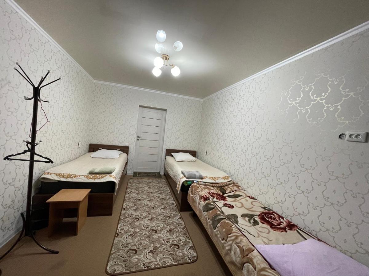 Guest House Mira Kochkor Bagian luar foto