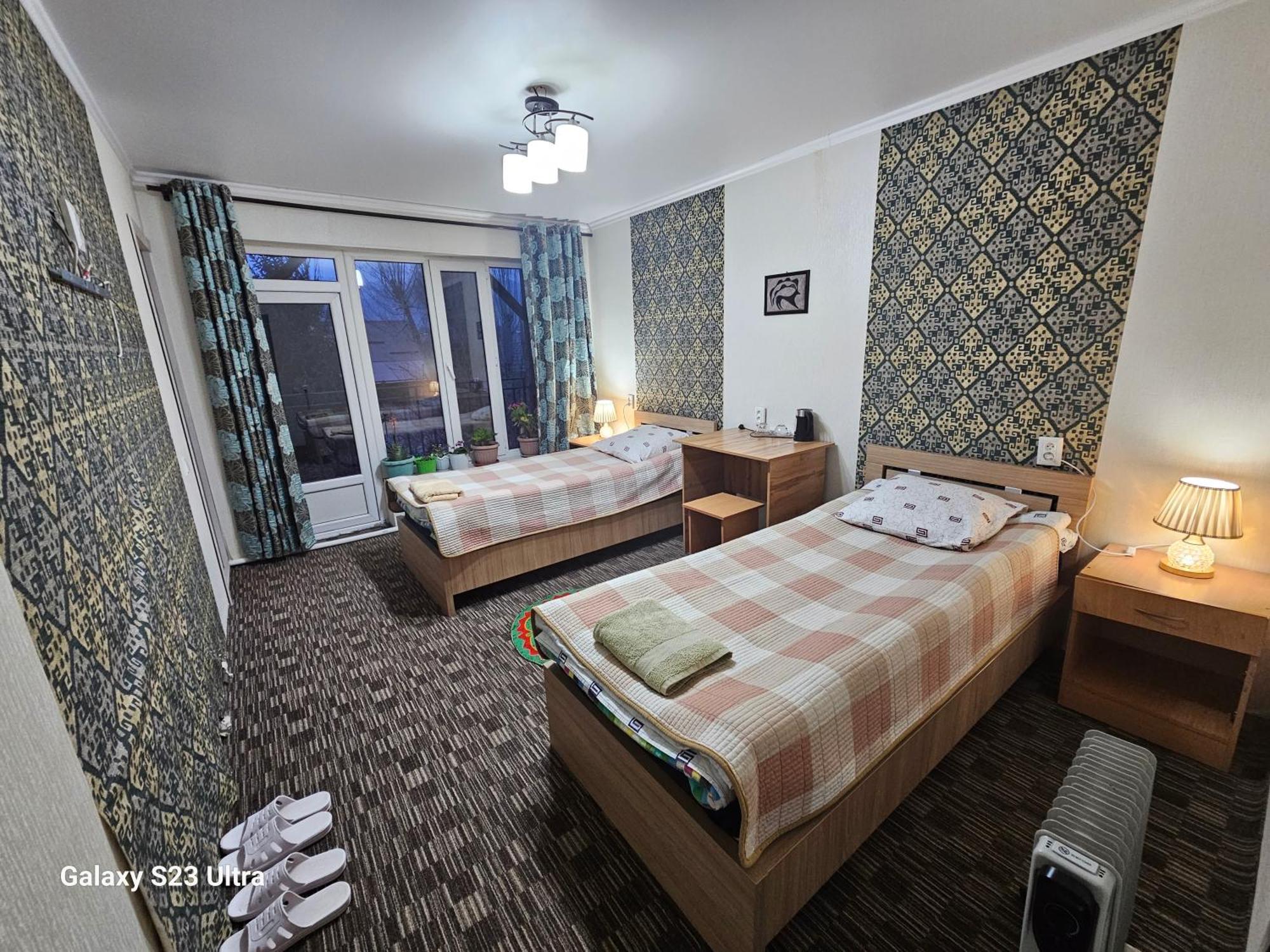 Guest House Mira Kochkor Bagian luar foto