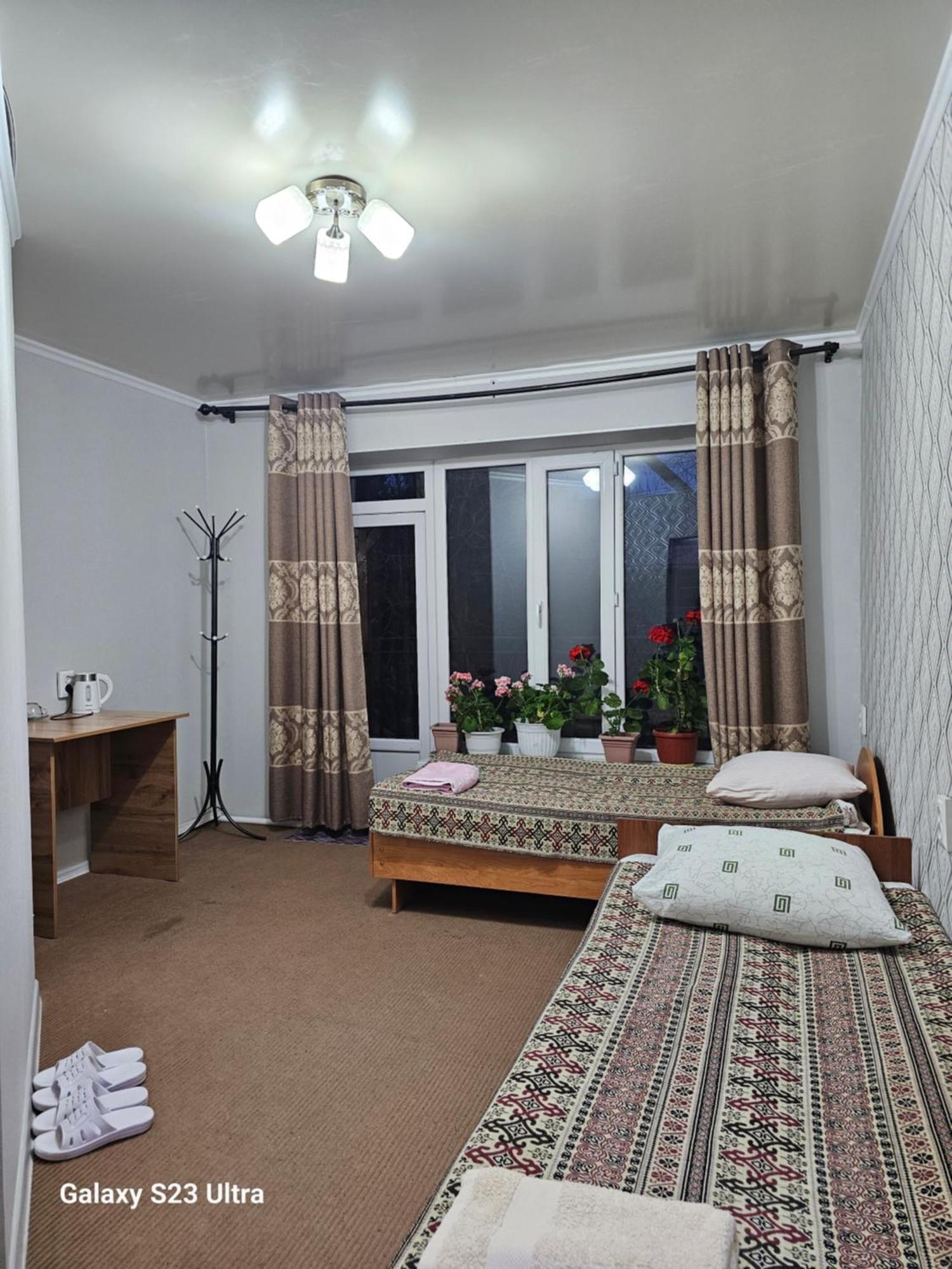 Guest House Mira Kochkor Bagian luar foto