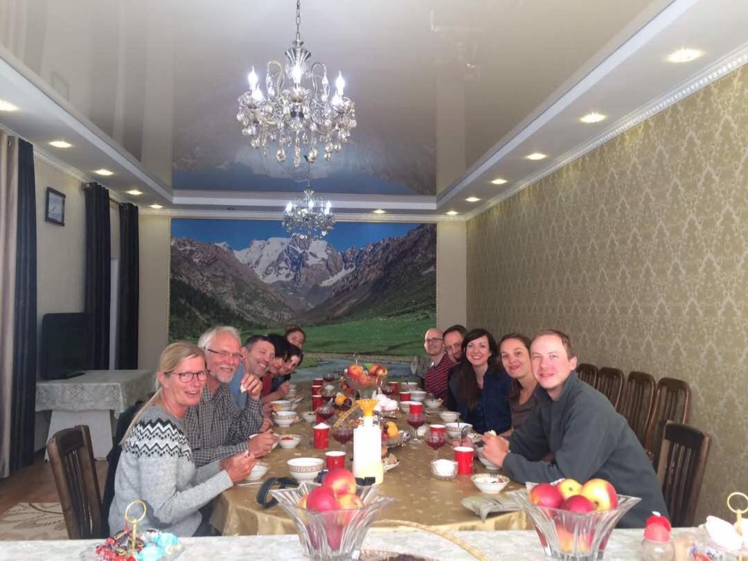 Guest House Mira Kochkor Bagian luar foto